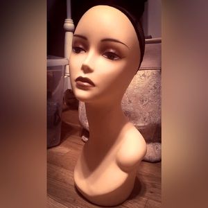 Mannequin head wig stand like new
